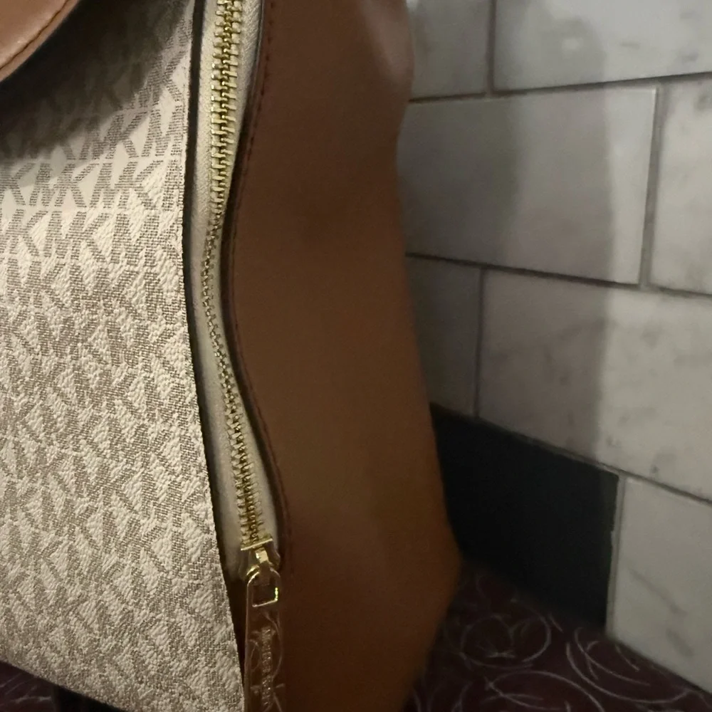 Michael Kors Tan and Cream Signature Backpack- ALMOST New.. Tag still attached! - Picture 3 of 13